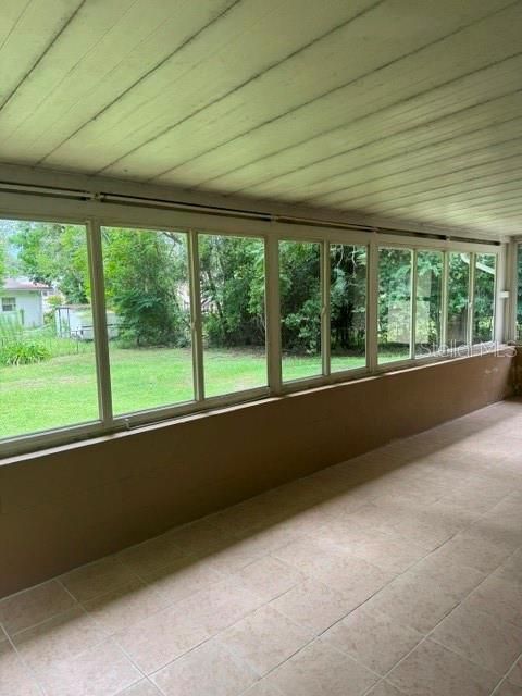 For Sale: $179,900 (2 beds, 1 baths, 900 Square Feet)
