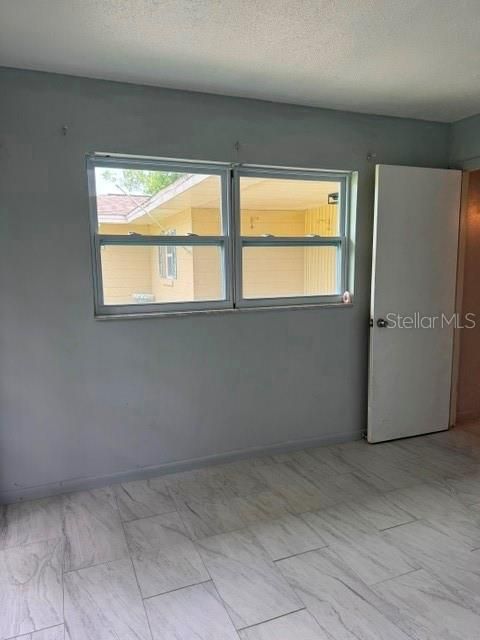 For Sale: $179,900 (2 beds, 1 baths, 900 Square Feet)