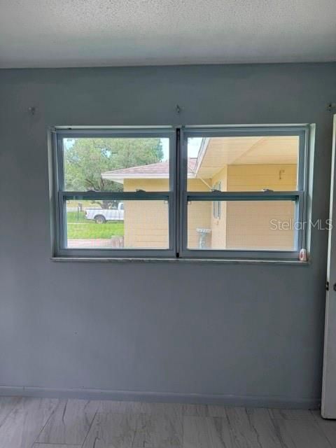 For Sale: $179,900 (2 beds, 1 baths, 900 Square Feet)
