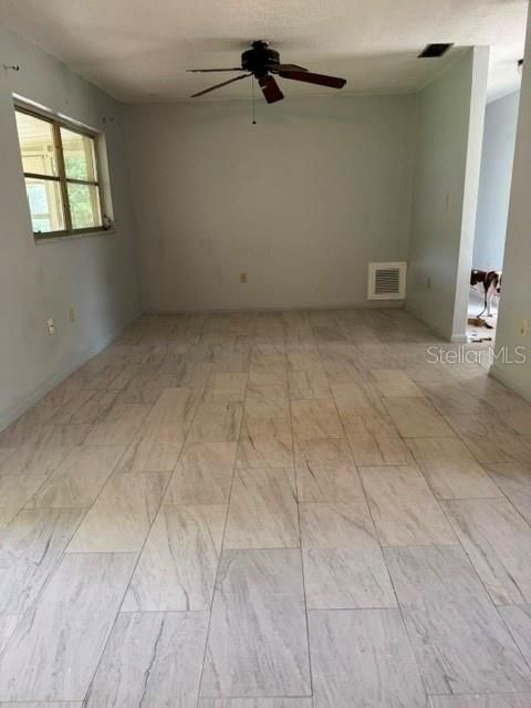 For Sale: $179,900 (2 beds, 1 baths, 900 Square Feet)