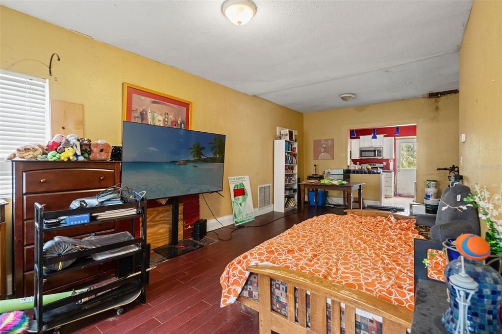 Activo con contrato: $225,000 (2 camas, 1 baños, 792 Pies cuadrados)