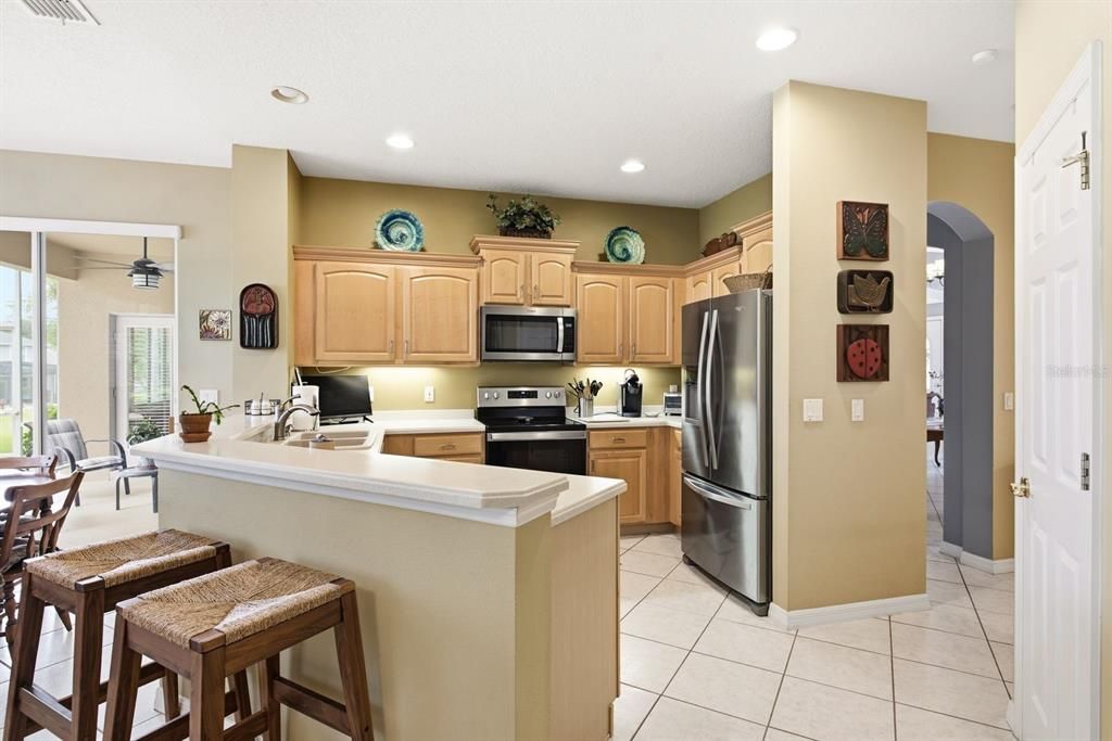 Active With Contract: $465,000 (3 beds, 3 baths, 2262 Square Feet)