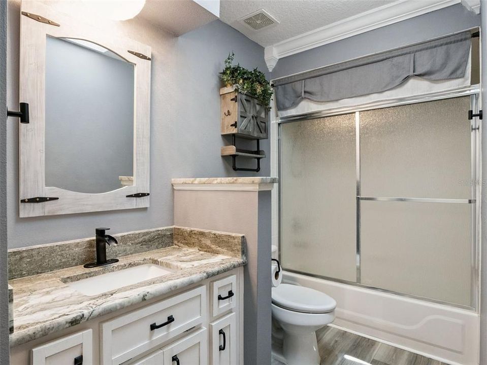 На продажу: $284,900 (2 спален, 2 ванн, 1309 Квадратных фут)