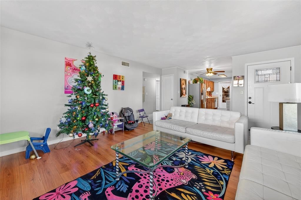 For Sale: $244,900 (3 beds, 1 baths, 1217 Square Feet)