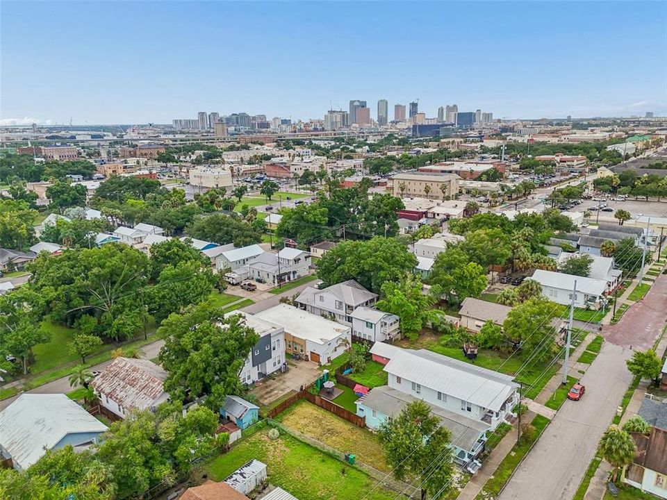 На продажу: $395,000 (2 спален, 2 ванн, 1020 Квадратных фут)