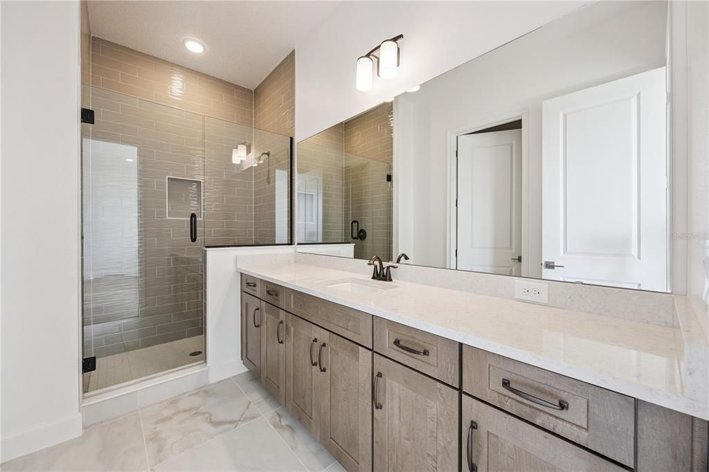 For Sale: $2,985,000 (6 beds, 6 baths, 6442 Square Feet)