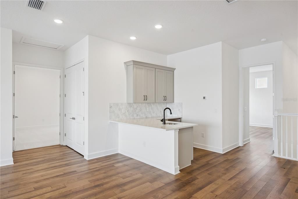 For Sale: $2,985,000 (6 beds, 6 baths, 6442 Square Feet)