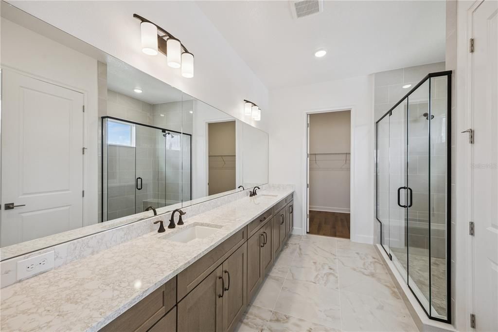 For Sale: $2,985,000 (6 beds, 6 baths, 6442 Square Feet)
