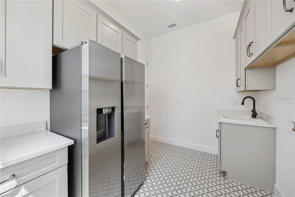 For Sale: $2,985,000 (6 beds, 6 baths, 6442 Square Feet)