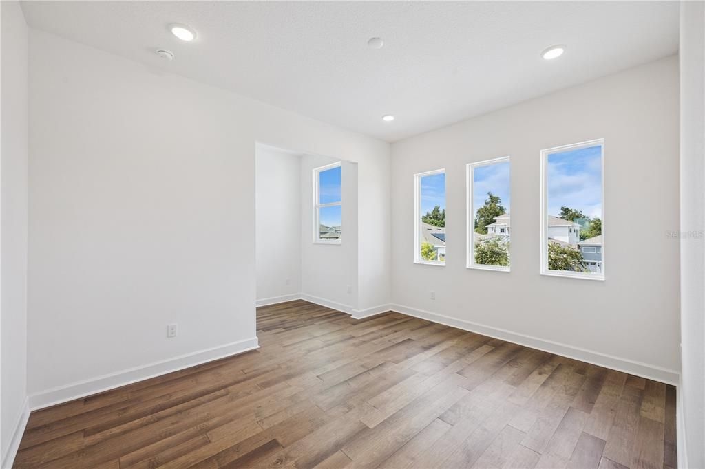 For Sale: $2,985,000 (6 beds, 6 baths, 6442 Square Feet)