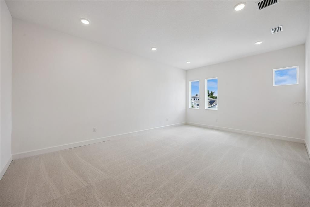 For Sale: $2,985,000 (6 beds, 6 baths, 6442 Square Feet)