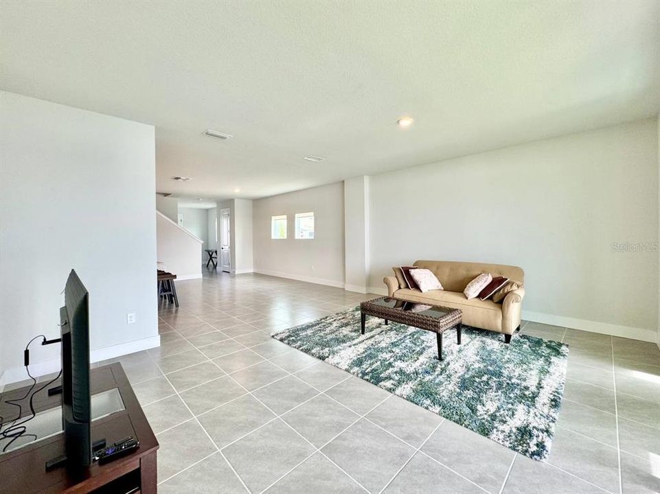 For Rent: $3,200 (4 beds, 3 baths, 2768 Square Feet)