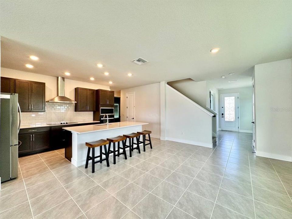 For Rent: $3,200 (4 beds, 3 baths, 2768 Square Feet)