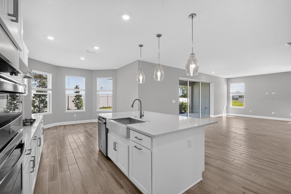 На продажу: $639,999 (5 спален, 4 ванн, 3422 Квадратных фут)