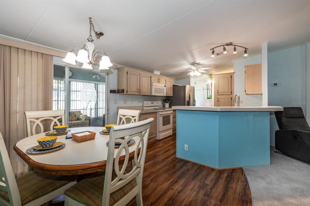 For Sale: $165,000 (3 beds, 2 baths, 1188 Square Feet)