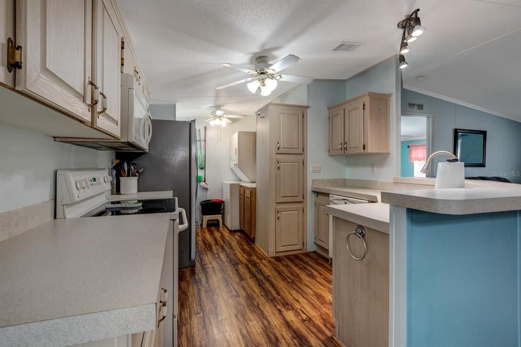 For Sale: $165,000 (3 beds, 2 baths, 1188 Square Feet)