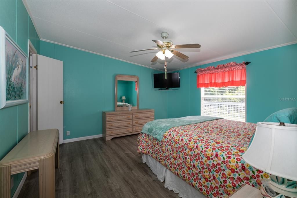 For Sale: $165,000 (3 beds, 2 baths, 1188 Square Feet)