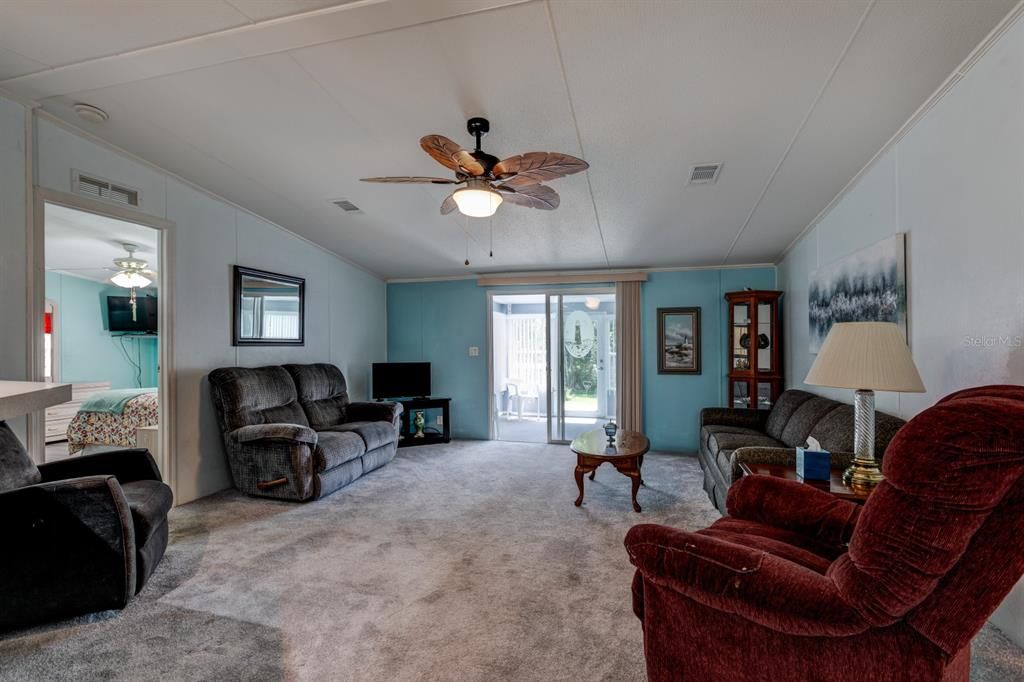 For Sale: $165,000 (3 beds, 2 baths, 1188 Square Feet)