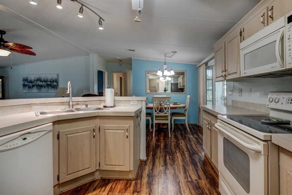 For Sale: $165,000 (3 beds, 2 baths, 1188 Square Feet)