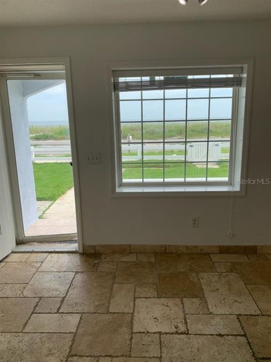 For Rent: $1,800 (2 beds, 1 baths, 700 Square Feet)