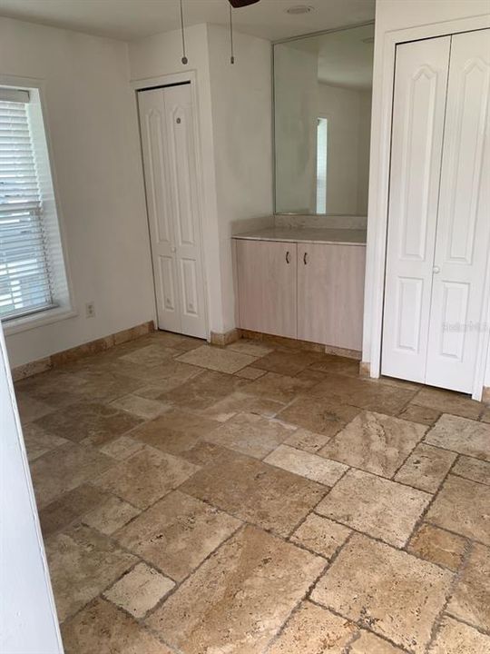 For Rent: $1,800 (2 beds, 1 baths, 700 Square Feet)