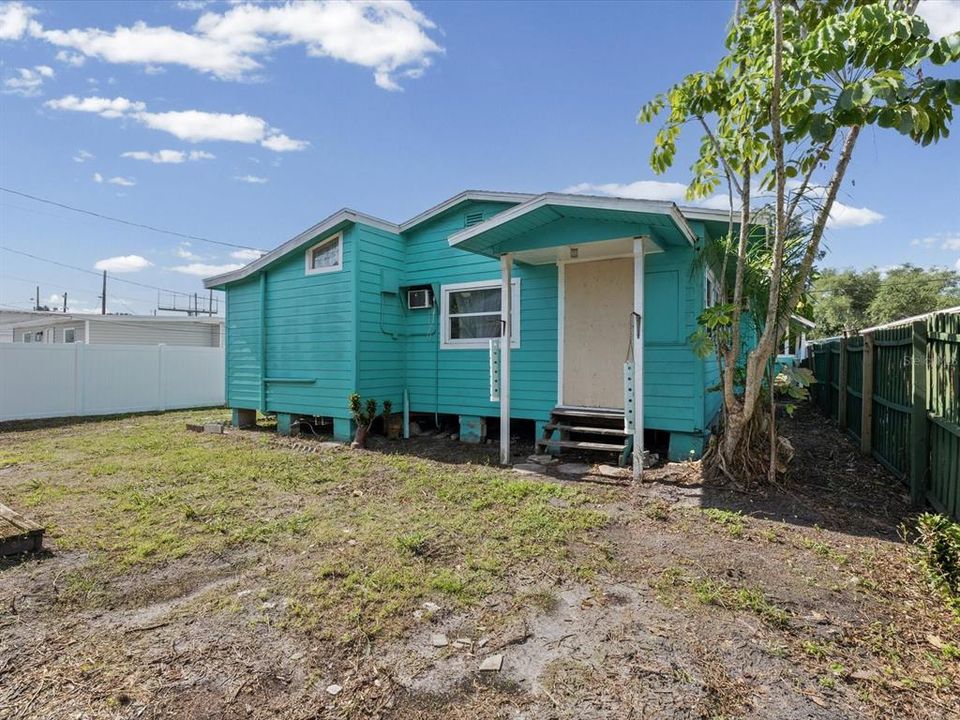 Activo con contrato: $275,000 (3 camas, 2 baños, 1474 Pies cuadrados)