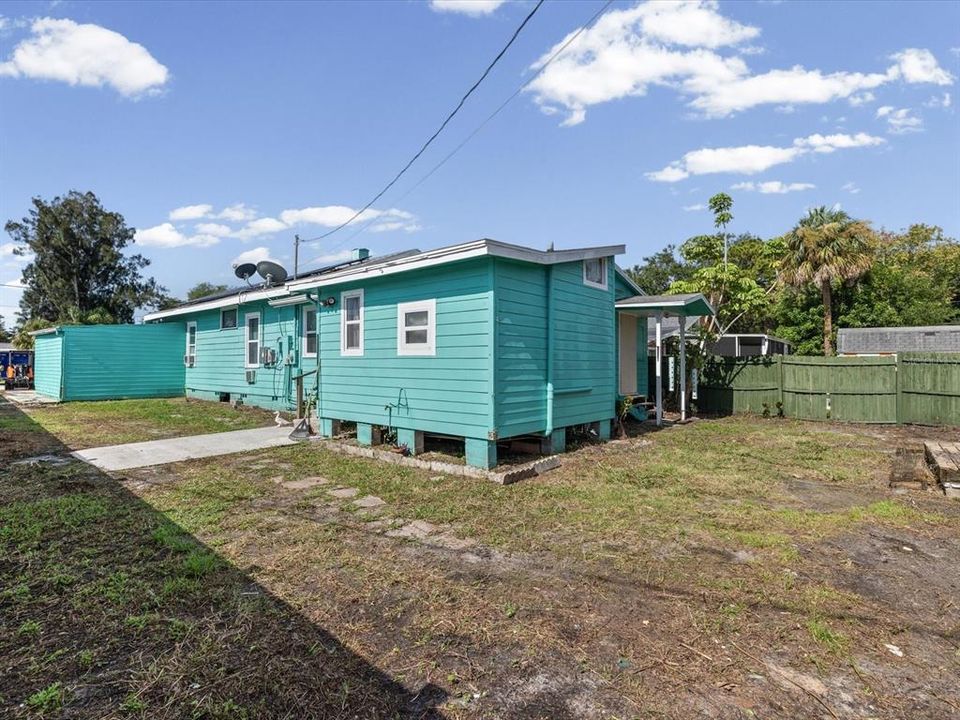 Activo con contrato: $275,000 (3 camas, 2 baños, 1474 Pies cuadrados)