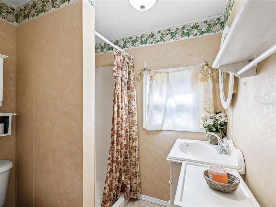 Activo con contrato: $275,000 (3 camas, 2 baños, 1474 Pies cuadrados)