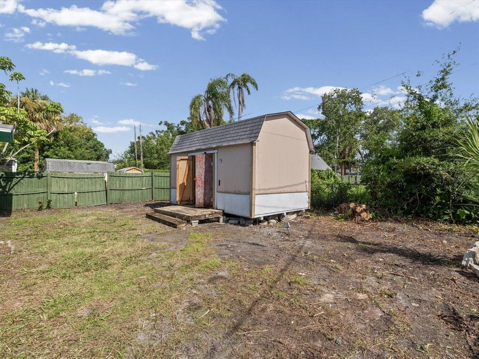 Activo con contrato: $275,000 (3 camas, 2 baños, 1474 Pies cuadrados)