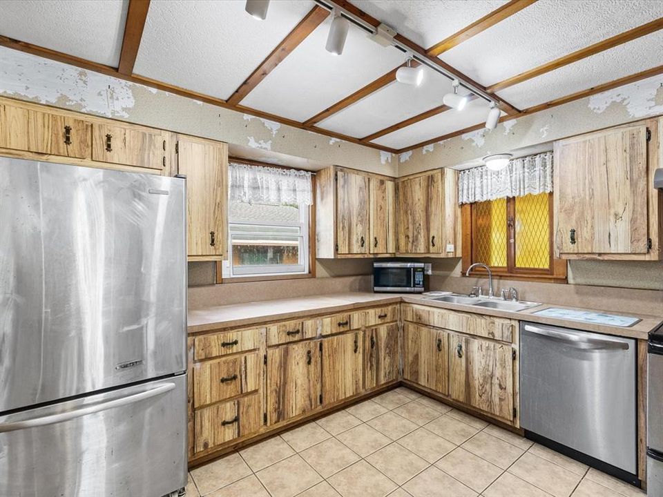 Activo con contrato: $275,000 (3 camas, 2 baños, 1474 Pies cuadrados)