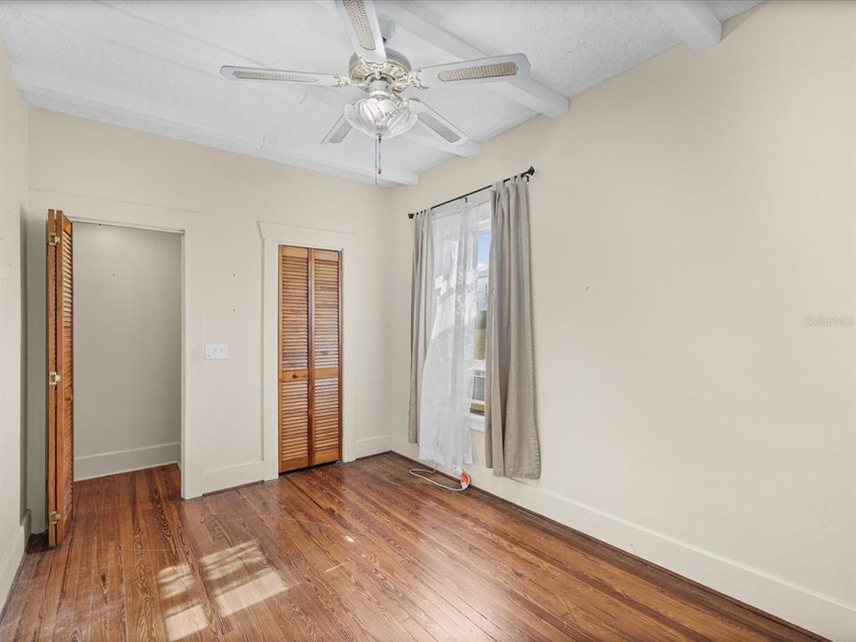 Activo con contrato: $275,000 (3 camas, 2 baños, 1474 Pies cuadrados)