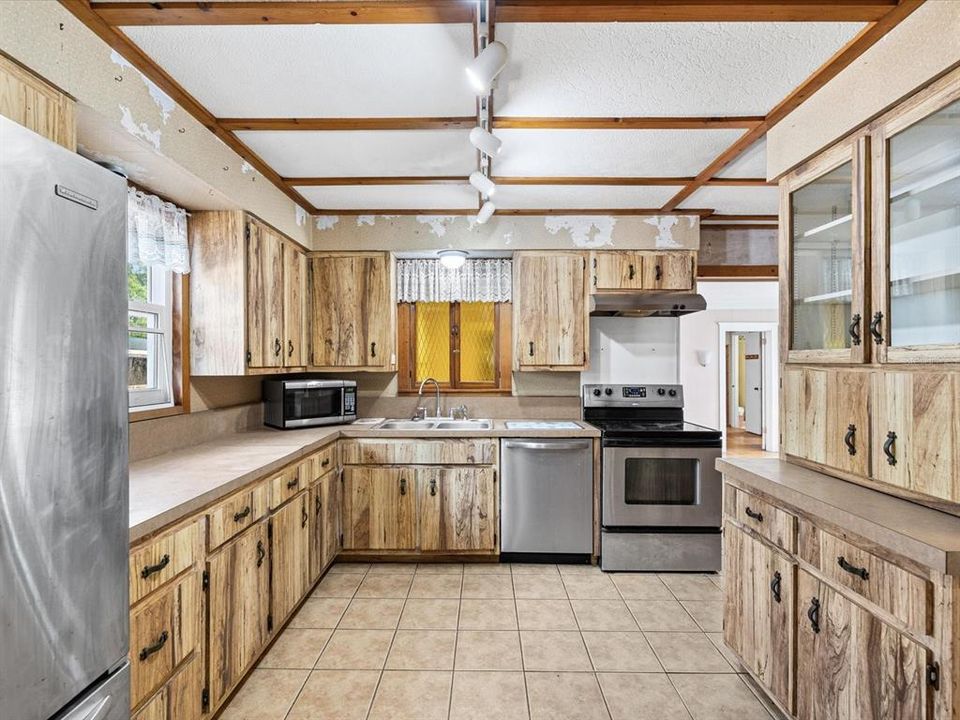 Activo con contrato: $275,000 (3 camas, 2 baños, 1474 Pies cuadrados)