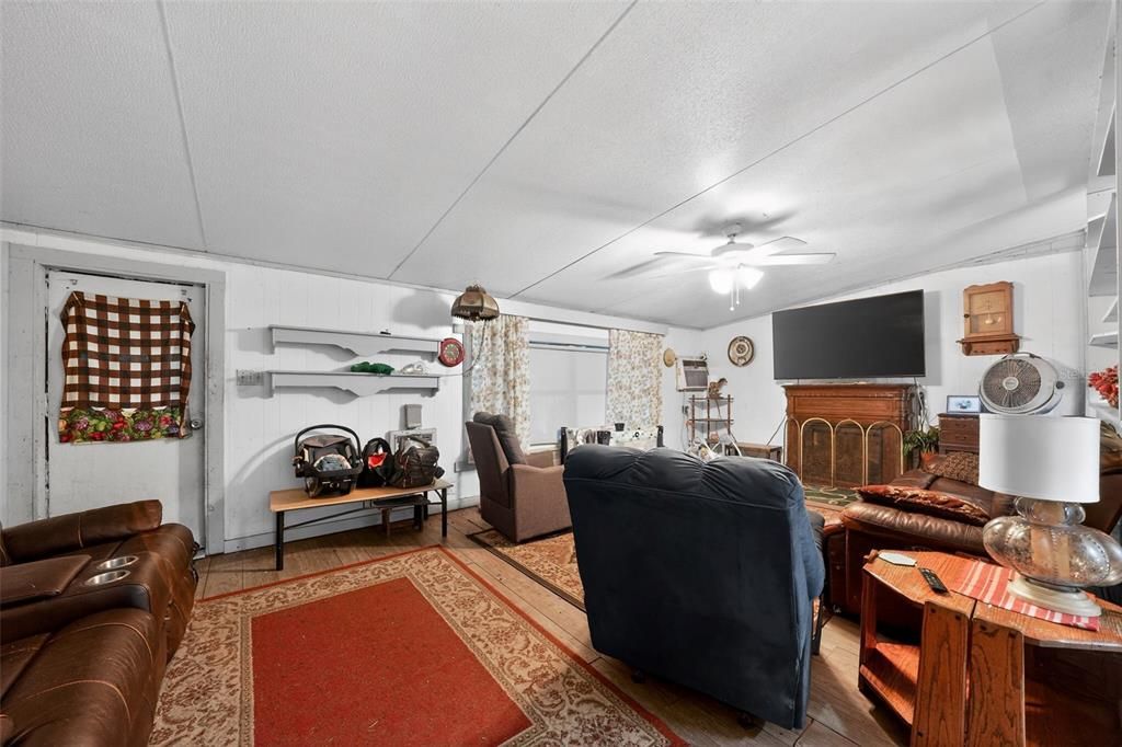 For Sale: $245,000 (3 beds, 2 baths, 1782 Square Feet)
