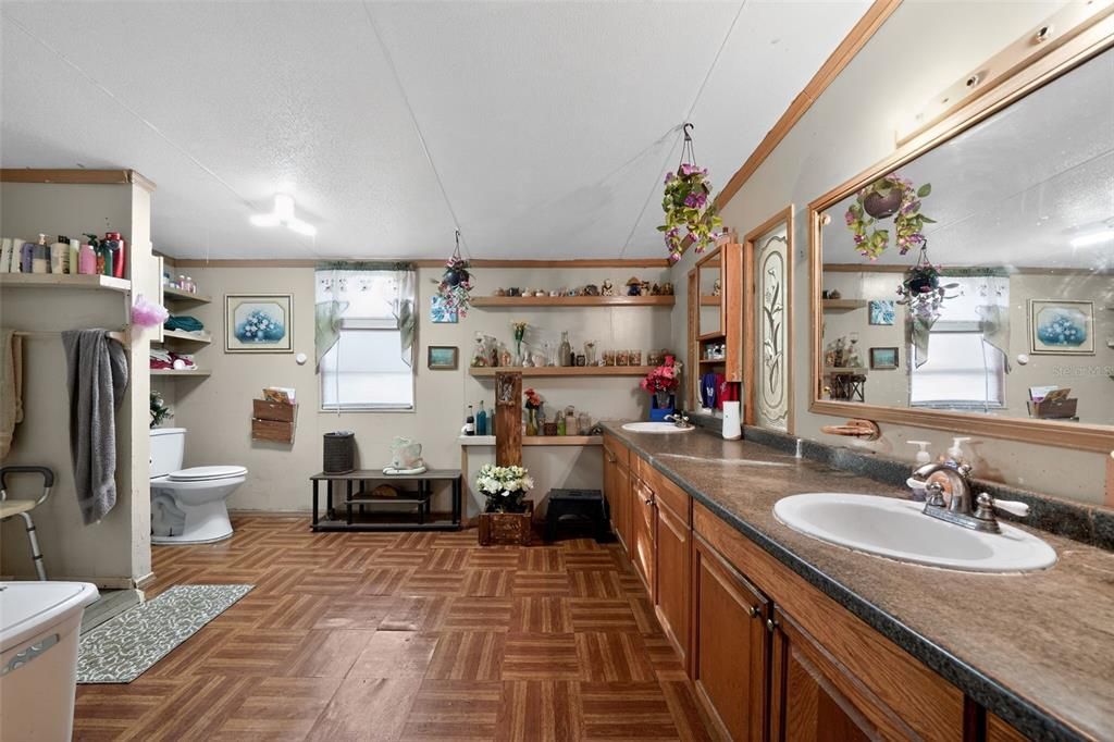 For Sale: $245,000 (3 beds, 2 baths, 1782 Square Feet)