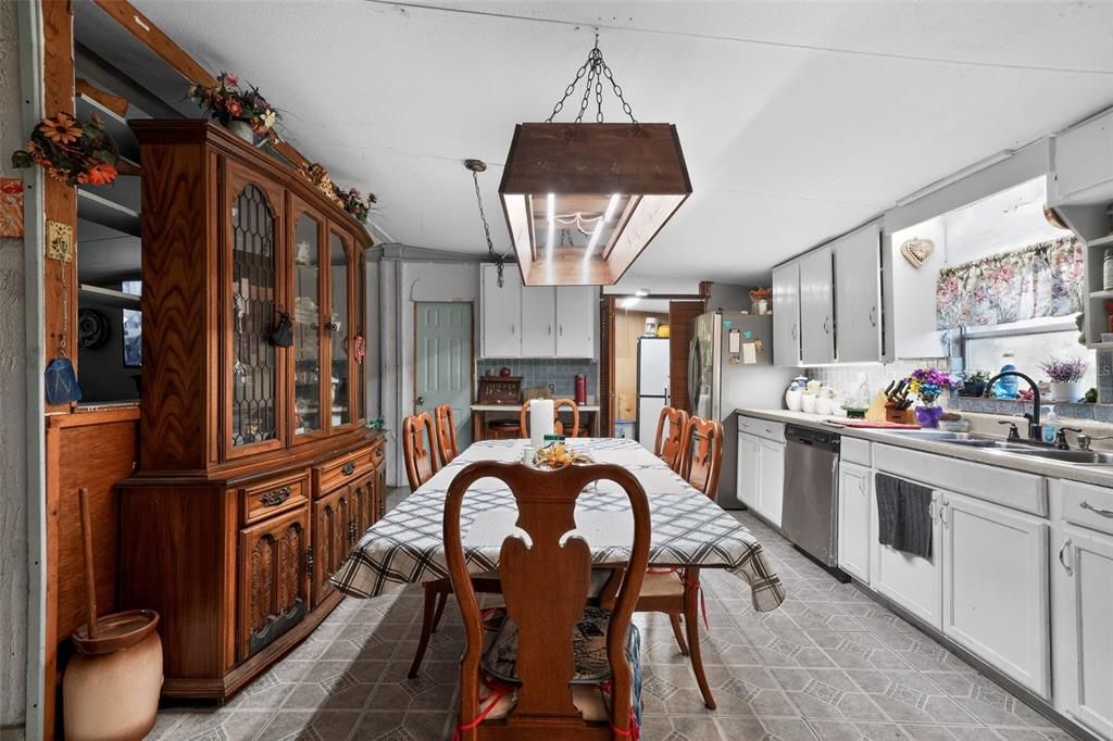 For Sale: $245,000 (3 beds, 2 baths, 1782 Square Feet)