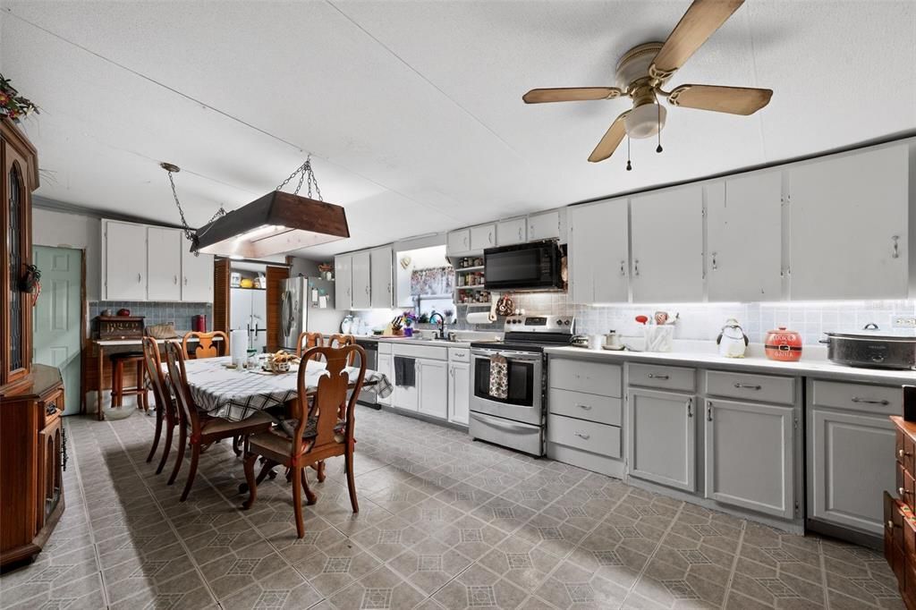 For Sale: $245,000 (3 beds, 2 baths, 1782 Square Feet)