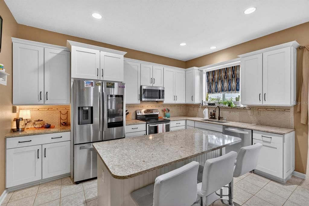 For Sale: $525,000 (5 beds, 2 baths, 2880 Square Feet)