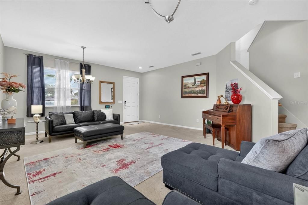 For Sale: $525,000 (5 beds, 2 baths, 2880 Square Feet)
