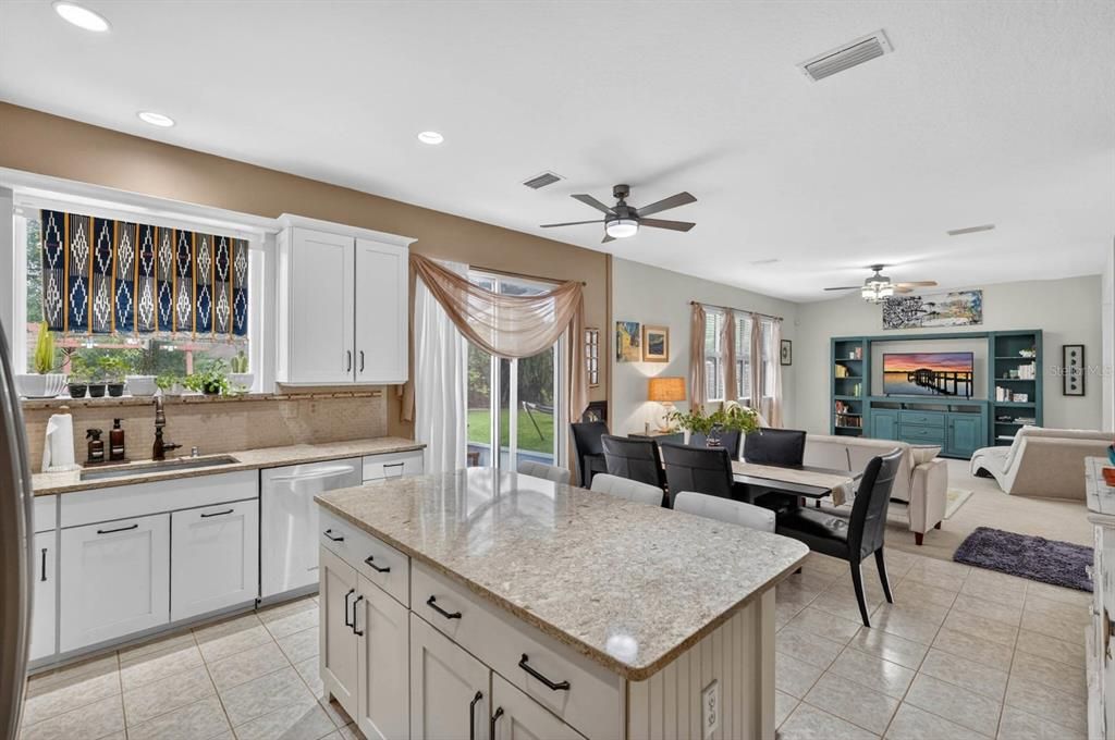 For Sale: $525,000 (5 beds, 2 baths, 2880 Square Feet)