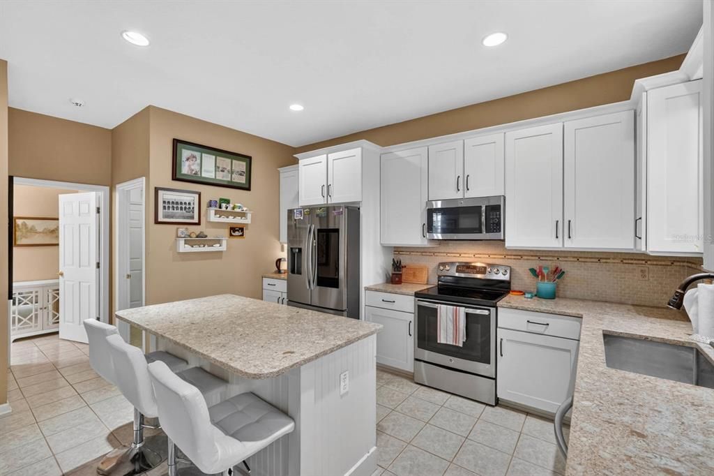 For Sale: $525,000 (5 beds, 2 baths, 2880 Square Feet)