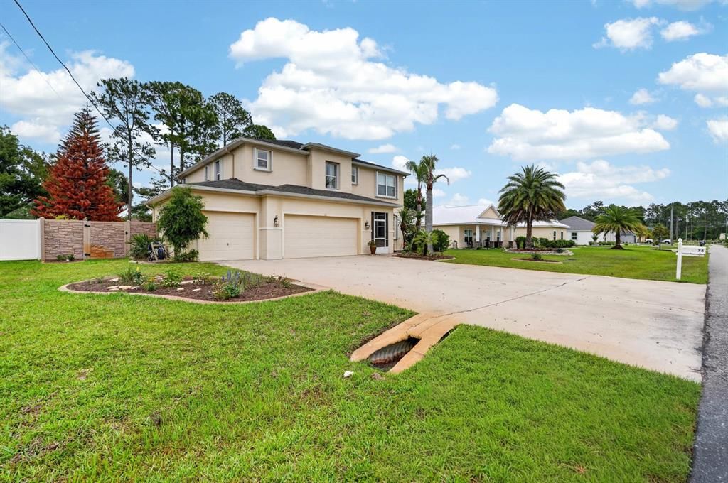 For Sale: $525,000 (5 beds, 2 baths, 2880 Square Feet)