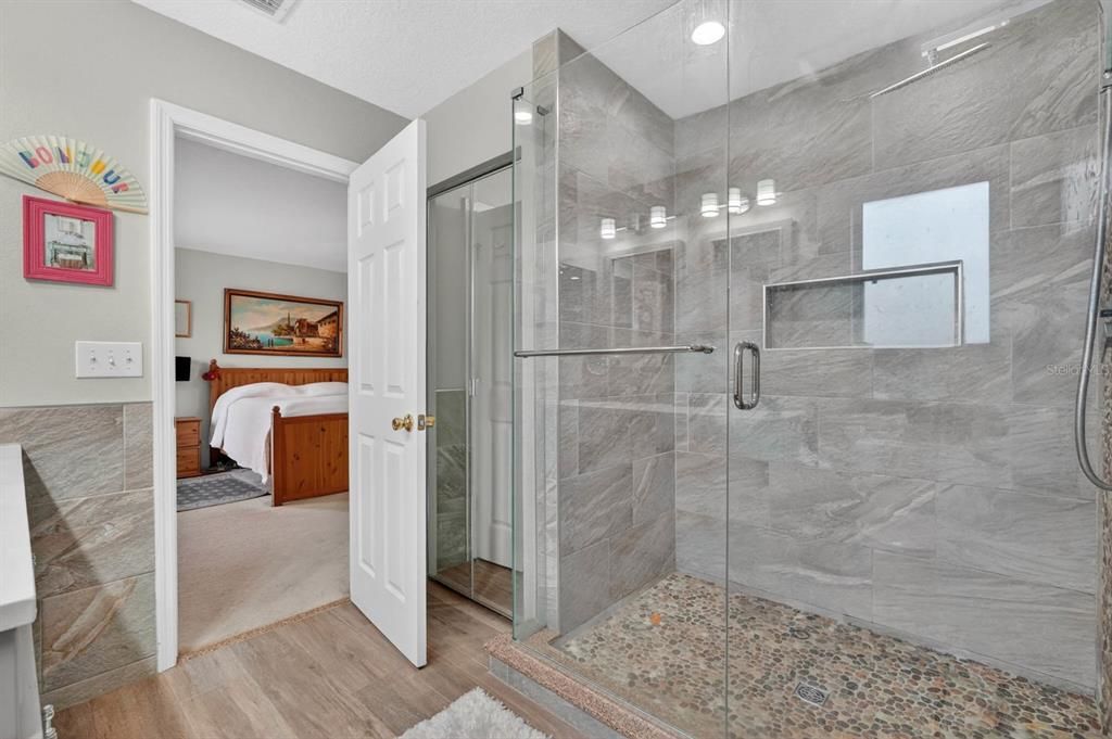 For Sale: $525,000 (5 beds, 2 baths, 2880 Square Feet)