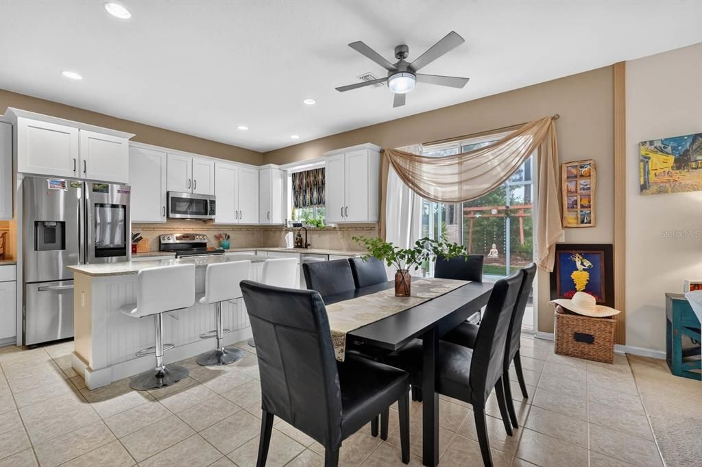 For Sale: $525,000 (5 beds, 2 baths, 2880 Square Feet)