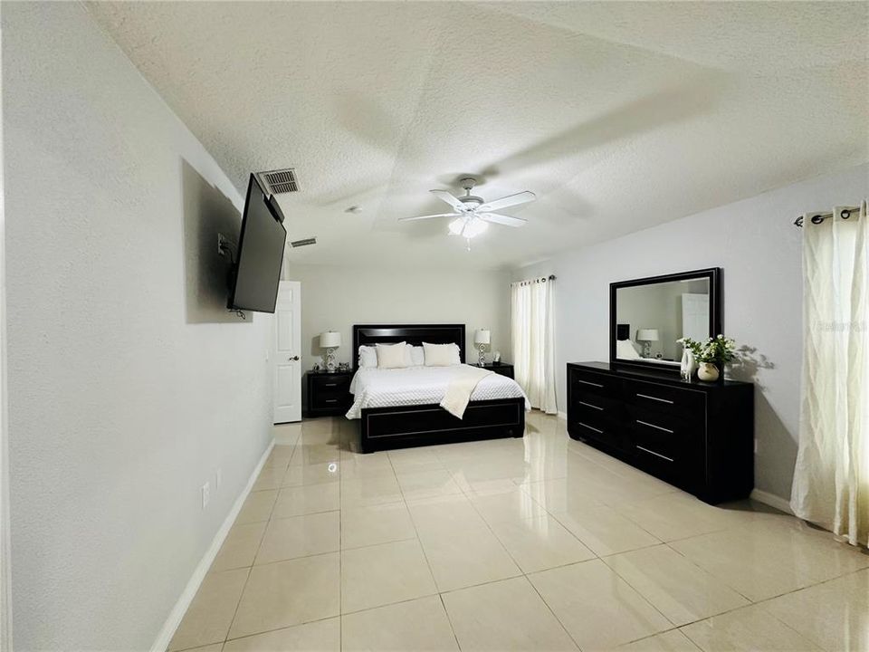 For Rent: $3,100 (4 beds, 2 baths, 2167 Square Feet)