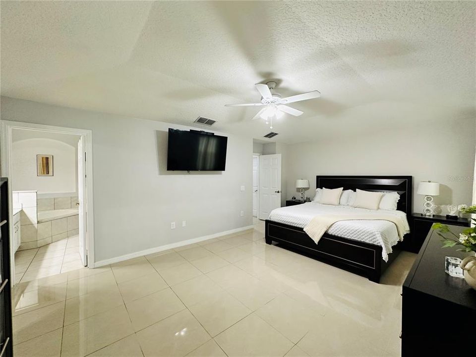 For Rent: $3,100 (4 beds, 2 baths, 2167 Square Feet)
