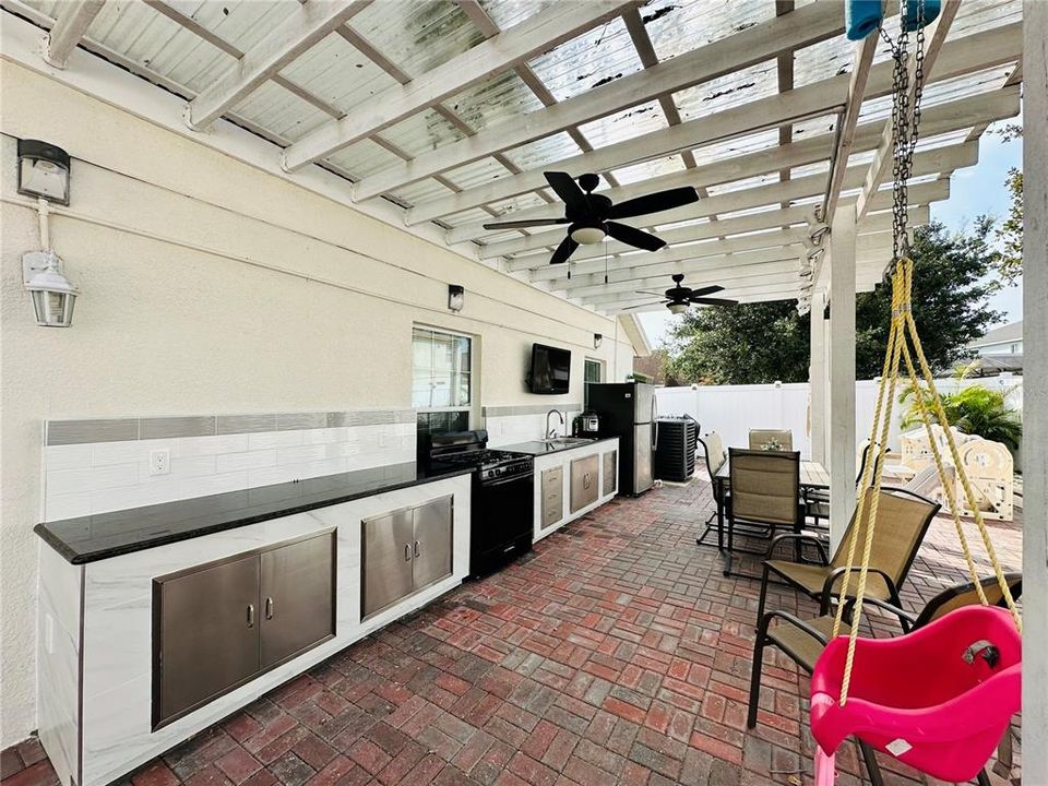For Rent: $3,100 (4 beds, 2 baths, 2167 Square Feet)