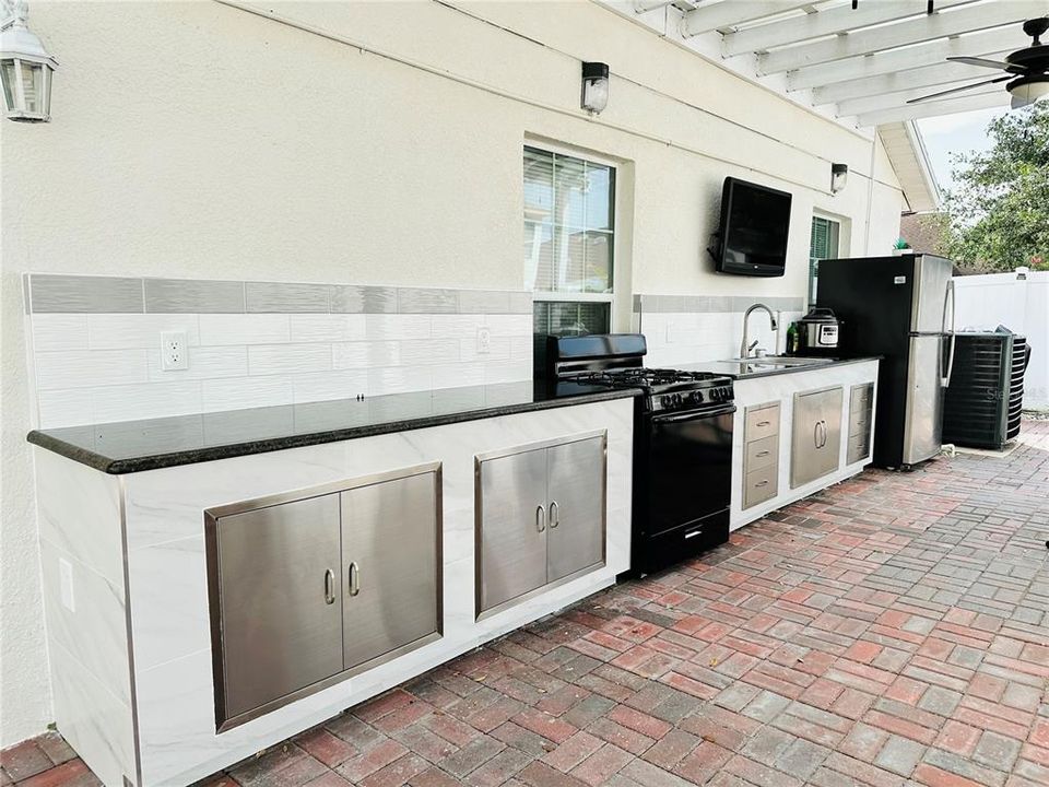 For Rent: $3,100 (4 beds, 2 baths, 2167 Square Feet)