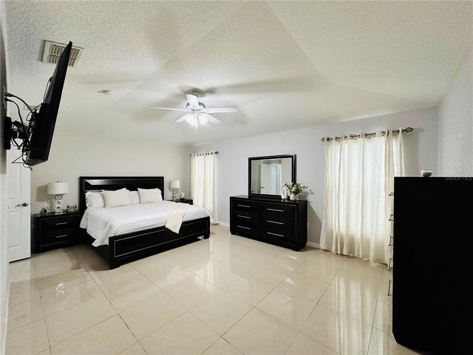 For Rent: $3,100 (4 beds, 2 baths, 2167 Square Feet)