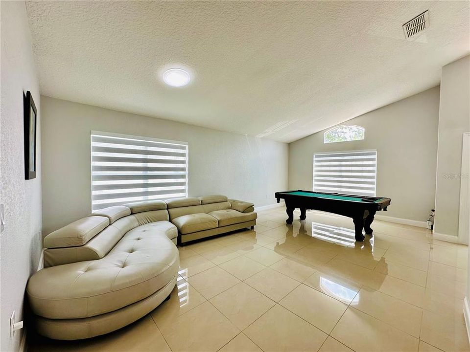 For Rent: $3,100 (4 beds, 2 baths, 2167 Square Feet)