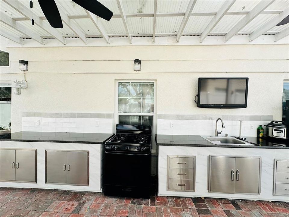 For Rent: $3,100 (4 beds, 2 baths, 2167 Square Feet)